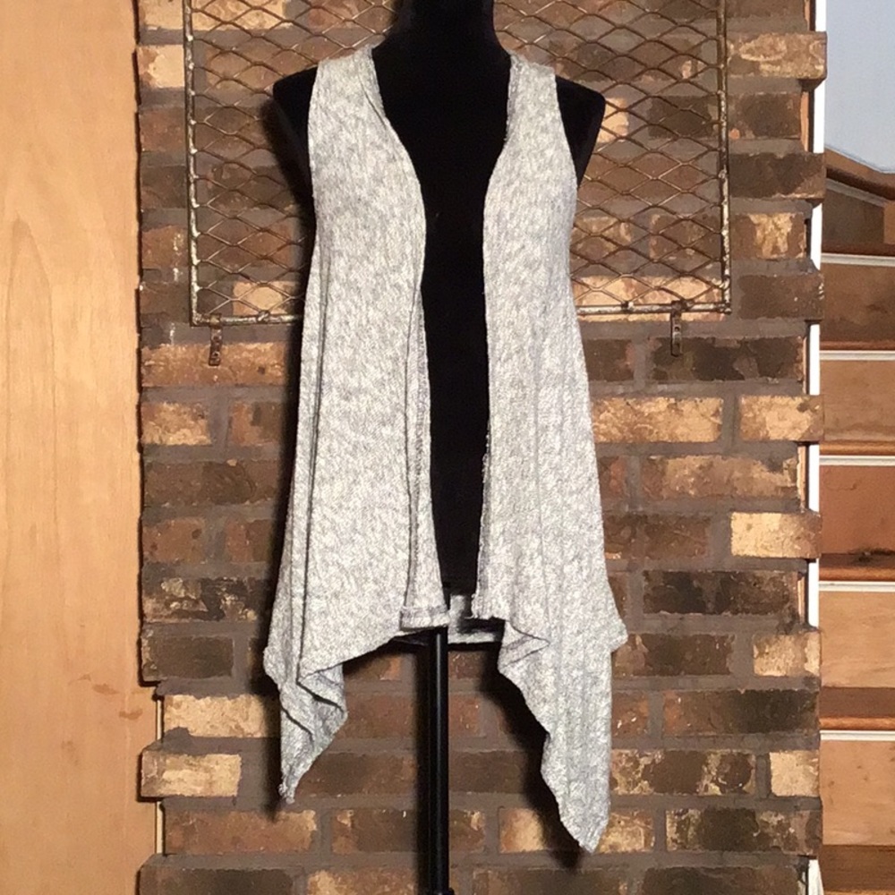 Coin 1904 by Anthropologie  sleeveless sweater vest gray white lightweig…